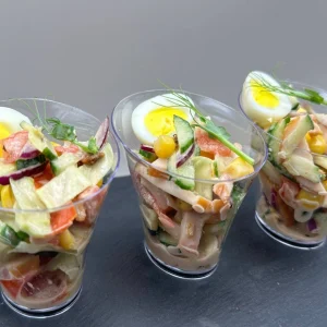 Салат з копченою куркою та беконом