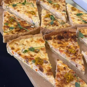 Кіш з шинкою та овочами